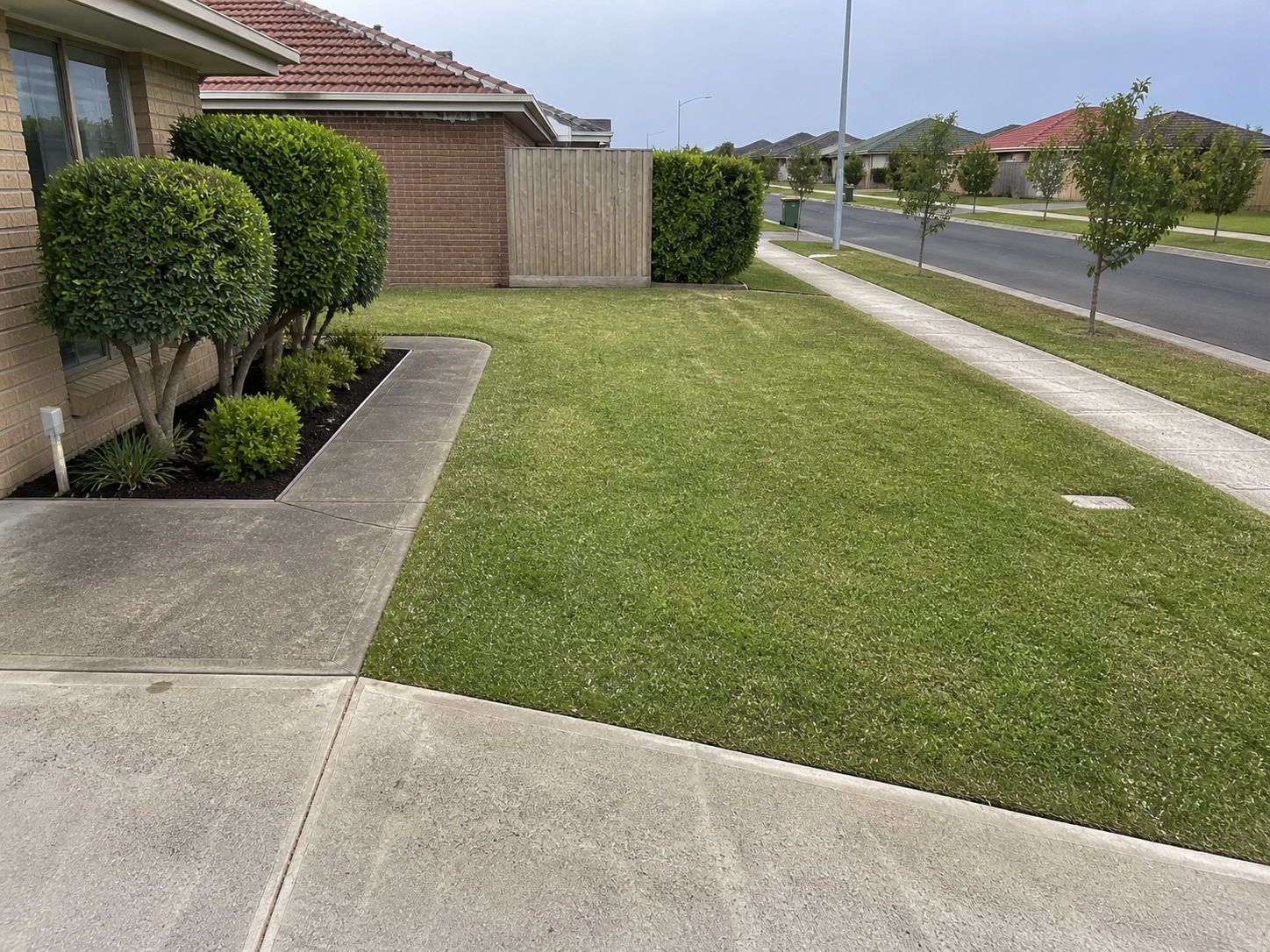 End of lease garden and yard cleanup in Melbourne, rental property outdoor clean by Mow It Up garden maintenance